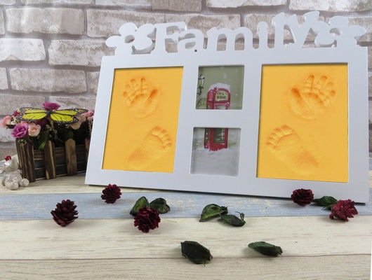Drewniana ramka z odciskami dłoni i stóp dla niemowląt